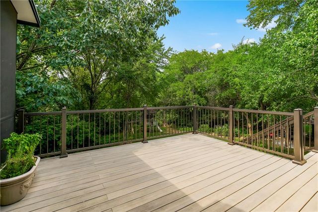 808 SW Springwater Lane, Lee's Summit, MO 64081
