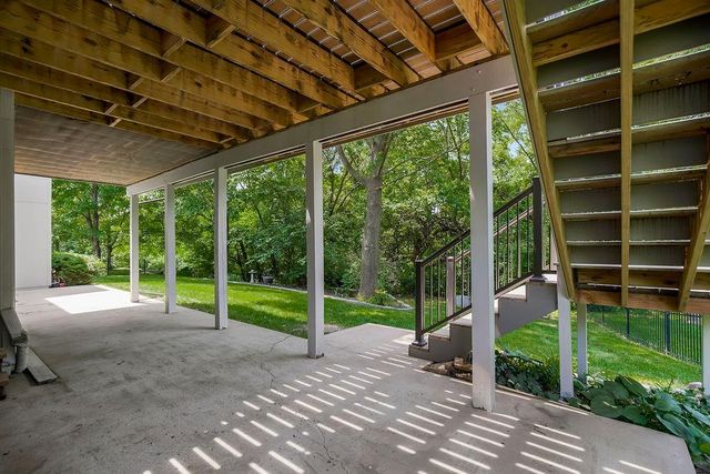 808 SW Springwater Lane, Lee's Summit, MO 64081