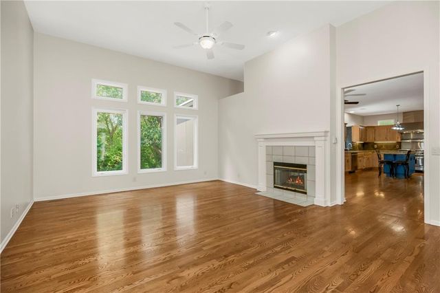 808 SW Springwater Lane, Lee's Summit, MO 64081