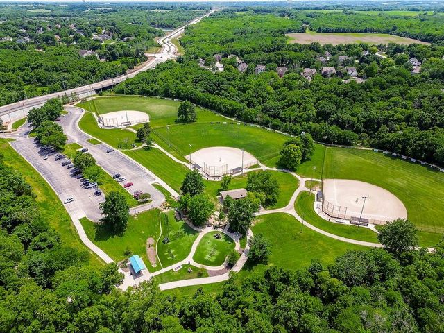 808 SW Springwater Lane, Lee's Summit, MO 64081