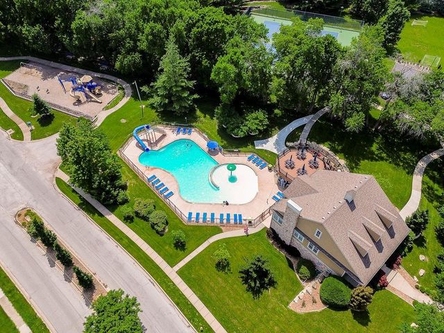 808 SW Springwater Lane, Lee's Summit, MO 64081
