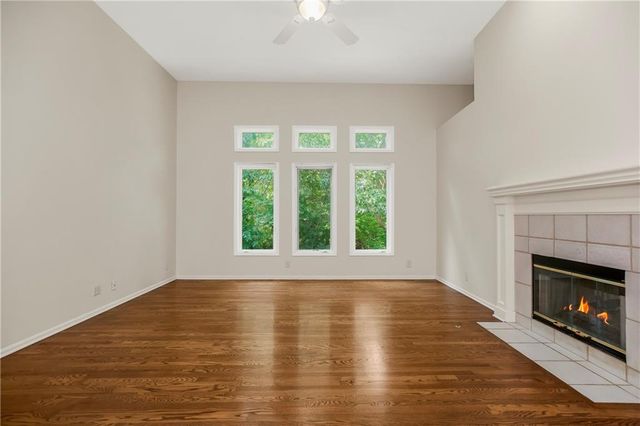 808 SW Springwater Lane, Lee's Summit, MO 64081