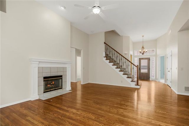 808 SW Springwater Lane, Lee's Summit, MO 64081