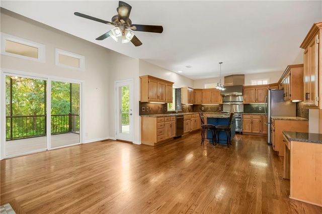 808 SW Springwater Lane, Lee's Summit, MO 64081