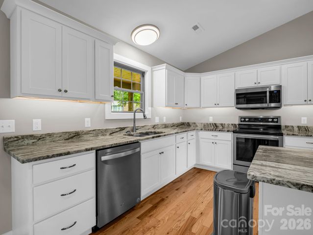 100 Walt Drive, Hendersonville, NC 28792