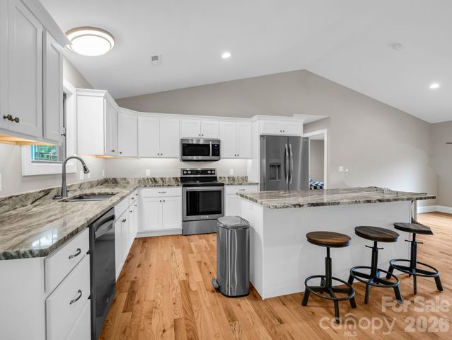 100 Walt Drive, Hendersonville, NC 28792