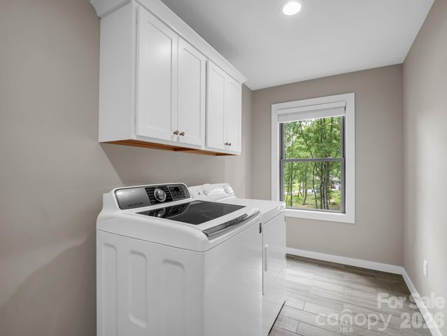 100 Walt Drive, Hendersonville, NC 28792