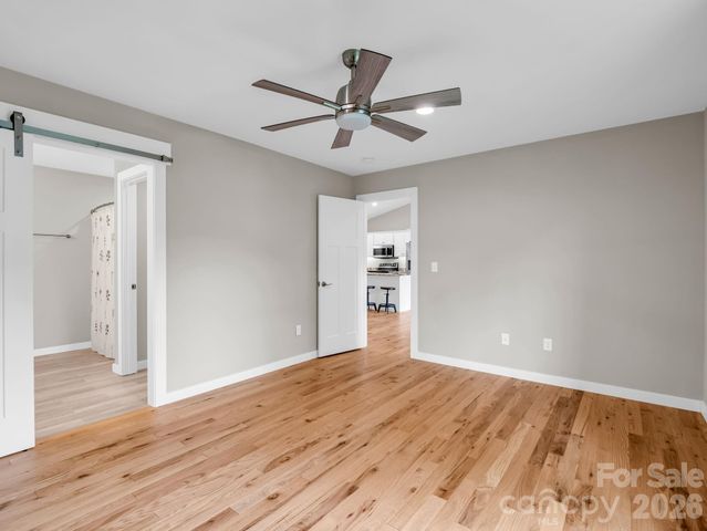 100 Walt Drive, Hendersonville, NC 28792