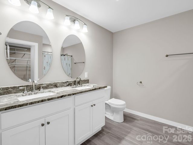 100 Walt Drive, Hendersonville, NC 28792