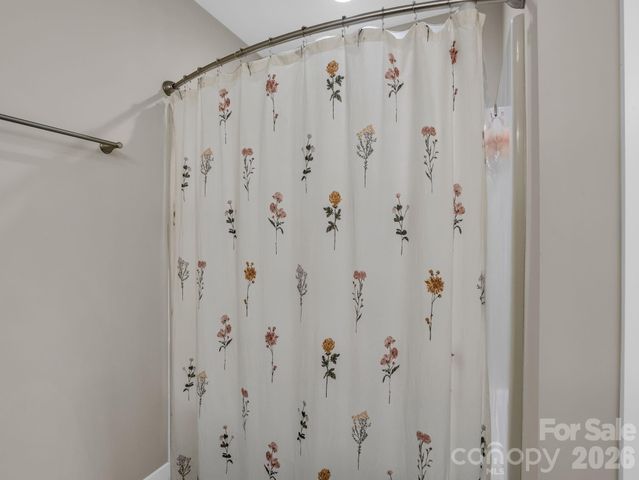 100 Walt Drive, Hendersonville, NC 28792