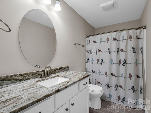 100 Walt Drive, Hendersonville, NC 28792