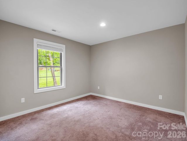 100 Walt Drive, Hendersonville, NC 28792