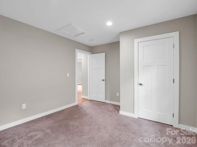 100 Walt Drive, Hendersonville, NC 28792