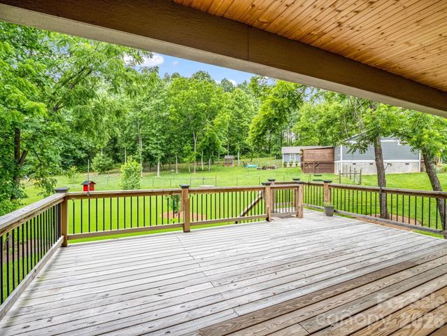 100 Walt Drive, Hendersonville, NC 28792