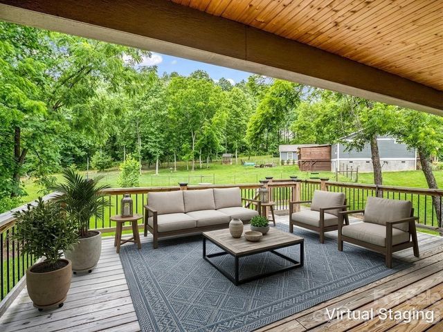 100 Walt Drive, Hendersonville, NC 28792