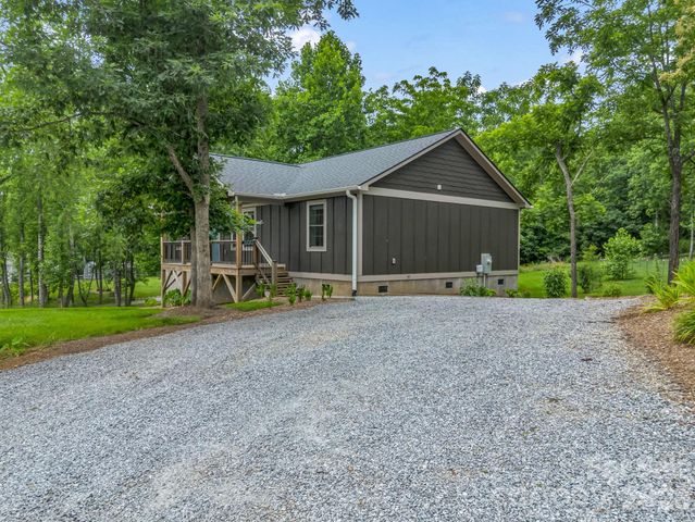100 Walt Drive, Hendersonville, NC 28792