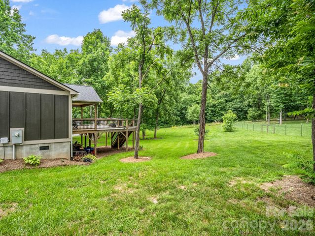 100 Walt Drive, Hendersonville, NC 28792