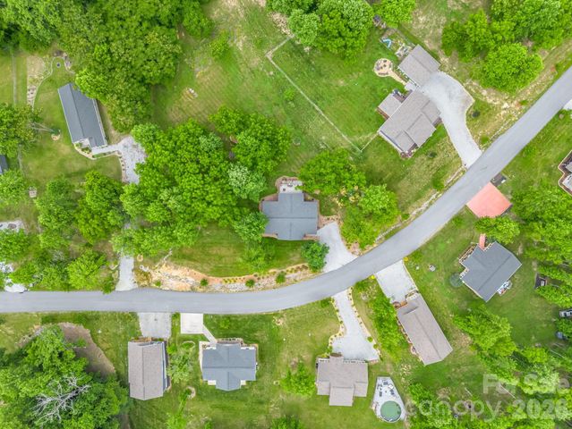 100 Walt Drive, Hendersonville, NC 28792