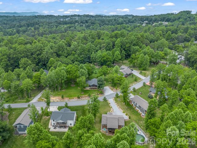 100 Walt Drive, Hendersonville, NC 28792