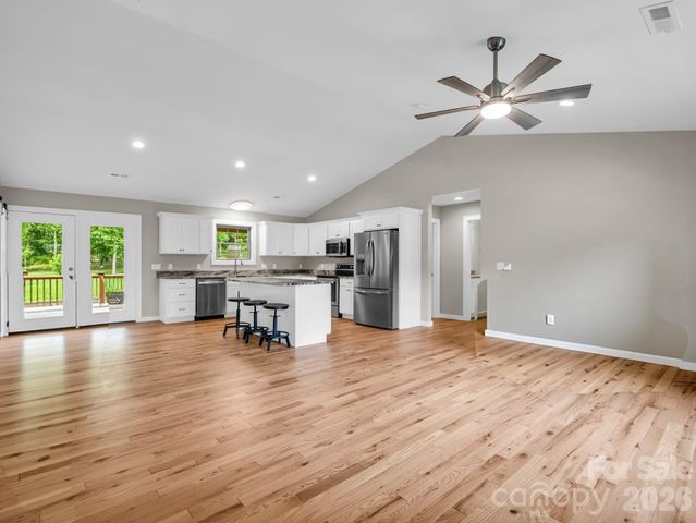 100 Walt Drive, Hendersonville, NC 28792