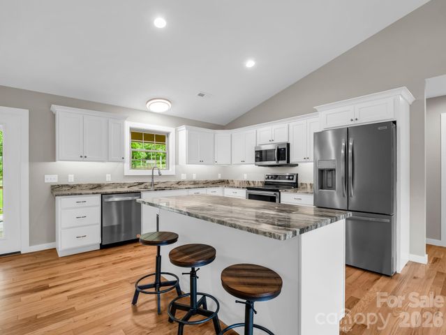 100 Walt Drive, Hendersonville, NC 28792