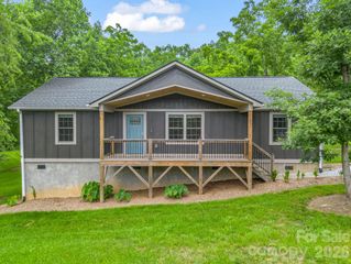 100 Walt Drive, Hendersonville, NC 28792