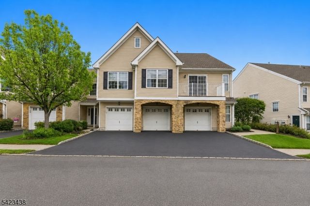131 Mountainside Dr, Pompton Lakes Boro, NJ 07442