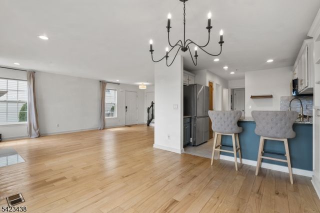 131 Mountainside Dr, Pompton Lakes Boro, NJ 07442