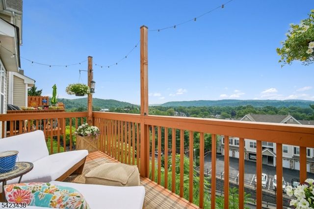 131 Mountainside Dr, Pompton Lakes Boro, NJ 07442