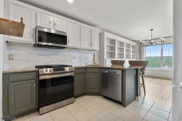 131 Mountainside Dr, Pompton Lakes Boro, NJ 07442