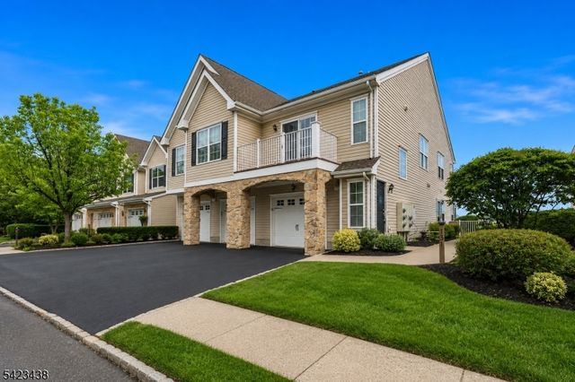 131 Mountainside Dr, Pompton Lakes Boro, NJ 07442
