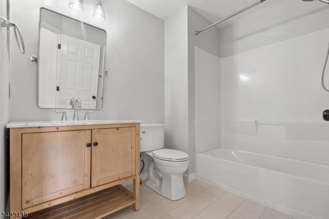 131 Mountainside Dr, Pompton Lakes Boro, NJ 07442