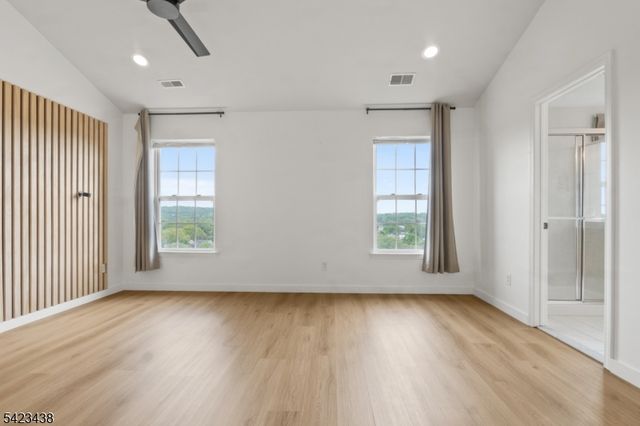 131 Mountainside Dr, Pompton Lakes Boro, NJ 07442