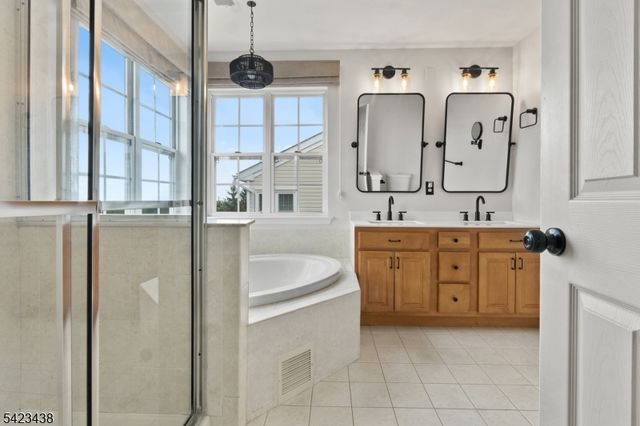 131 Mountainside Dr, Pompton Lakes Boro, NJ 07442