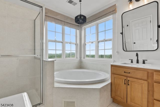 131 Mountainside Dr, Pompton Lakes Boro, NJ 07442