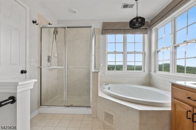 131 Mountainside Dr, Pompton Lakes Boro, NJ 07442
