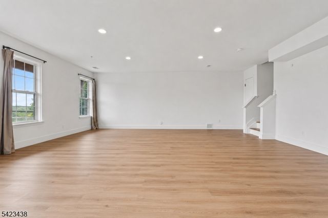 131 Mountainside Dr, Pompton Lakes Boro, NJ 07442