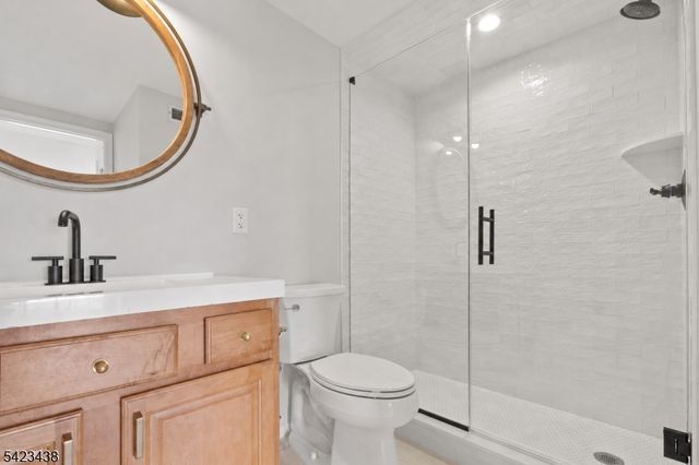 131 Mountainside Dr, Pompton Lakes Boro, NJ 07442