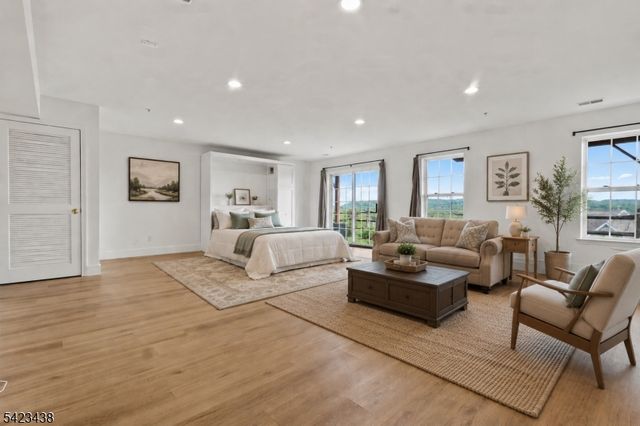 131 Mountainside Dr, Pompton Lakes Boro, NJ 07442
