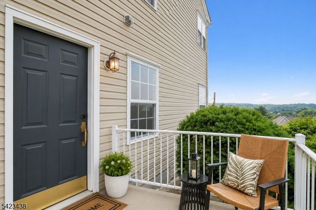 131 Mountainside Dr, Pompton Lakes Boro, NJ 07442