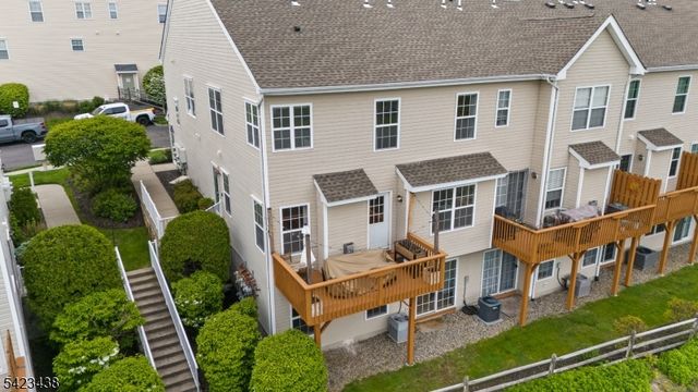 131 Mountainside Dr, Pompton Lakes Boro, NJ 07442