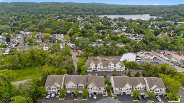 131 Mountainside Dr, Pompton Lakes Boro, NJ 07442