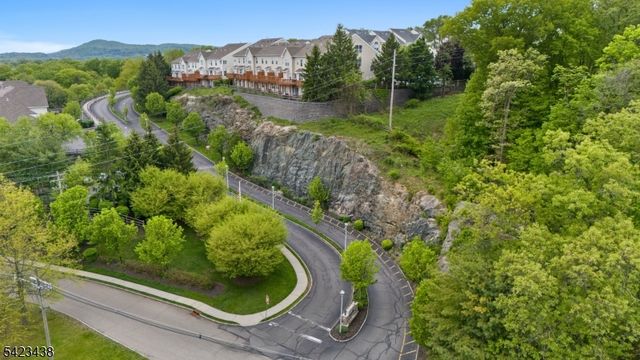 131 Mountainside Dr, Pompton Lakes Boro, NJ 07442