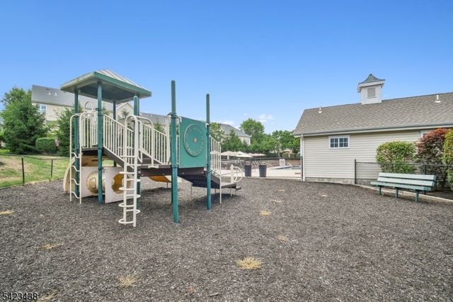 131 Mountainside Dr, Pompton Lakes Boro, NJ 07442