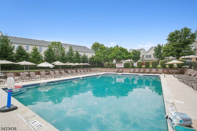 131 Mountainside Dr, Pompton Lakes Boro, NJ 07442