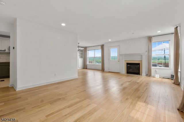 131 Mountainside Dr, Pompton Lakes Boro, NJ 07442