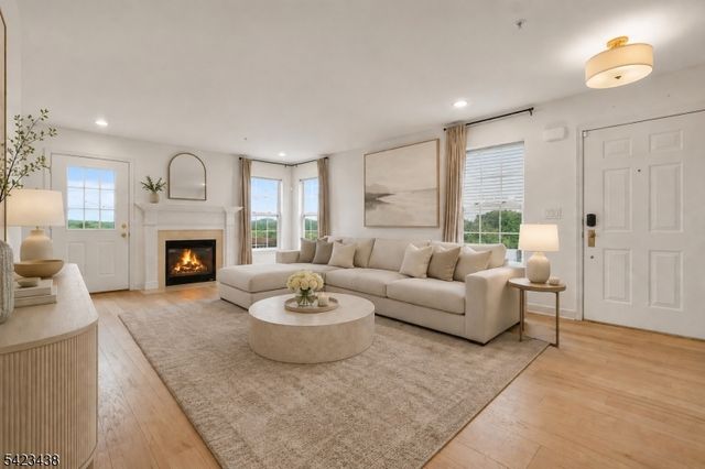 131 Mountainside Dr, Pompton Lakes Boro, NJ 07442