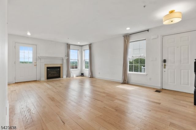 131 Mountainside Dr, Pompton Lakes Boro, NJ 07442