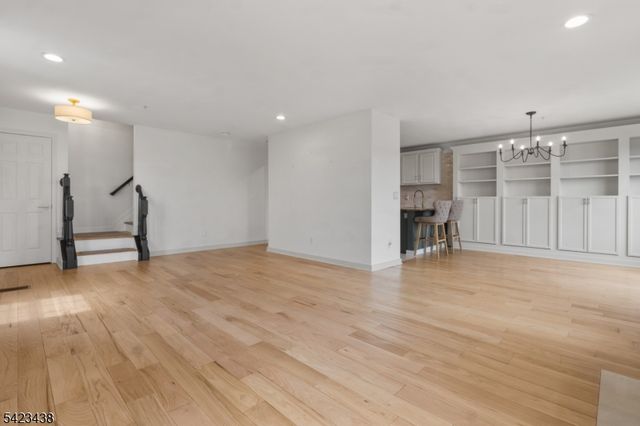 131 Mountainside Dr, Pompton Lakes Boro, NJ 07442