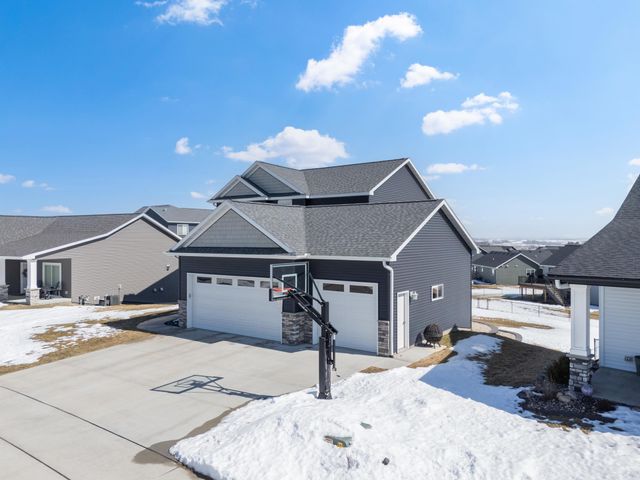 855 Towne Drive NE, Byron, MN 55920